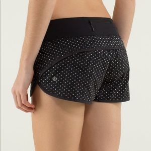 LULULEMON polka dot black speed up short